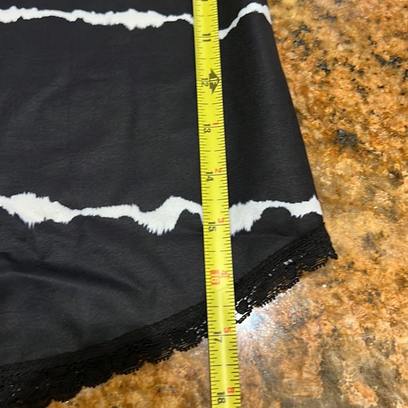 ⭐️NWOT⭐️ Black and White Lace Detail Tank Blouse - Picture 5 of 7